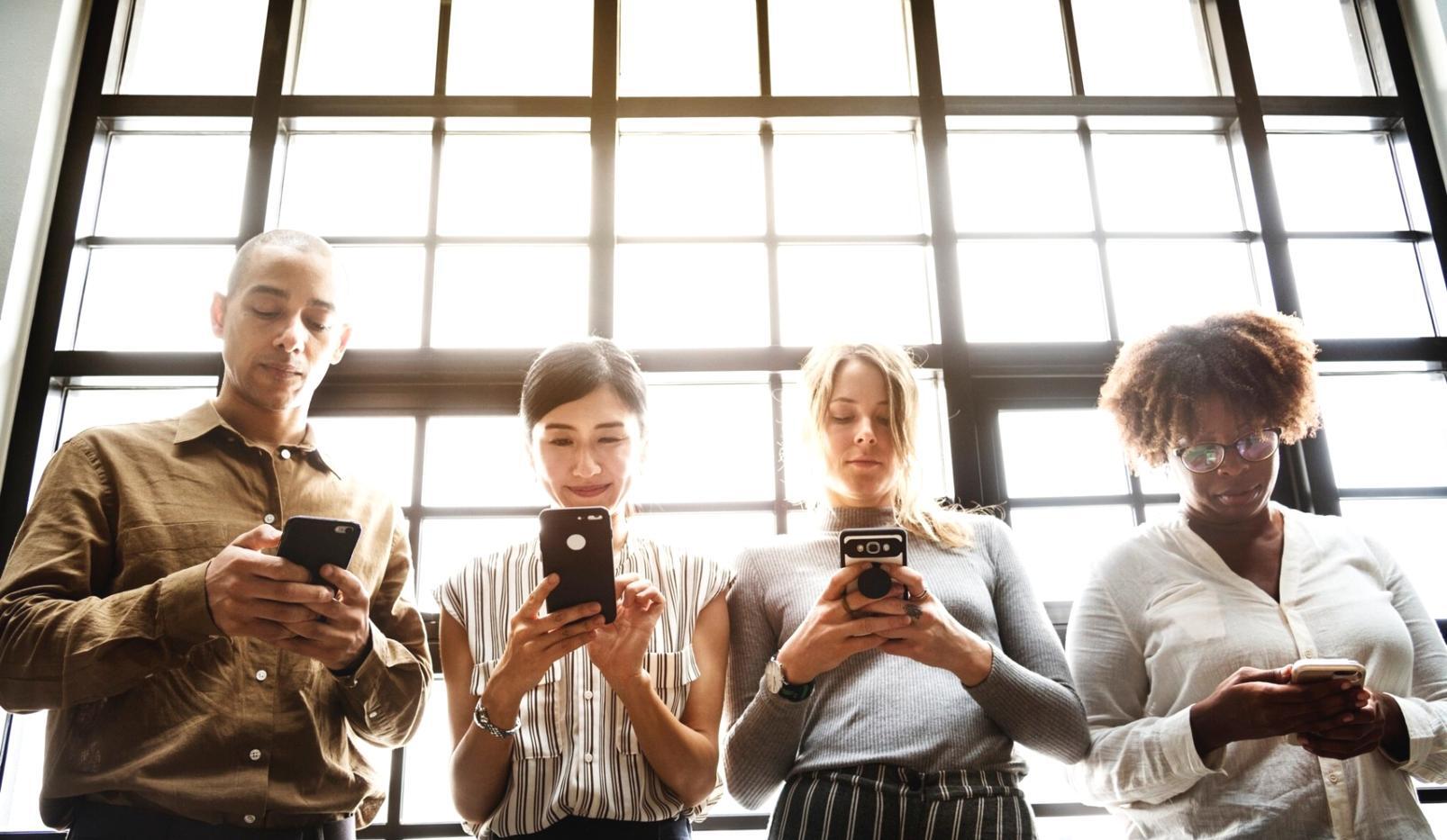 Geschäftstreffen mit Finanzpräsentation